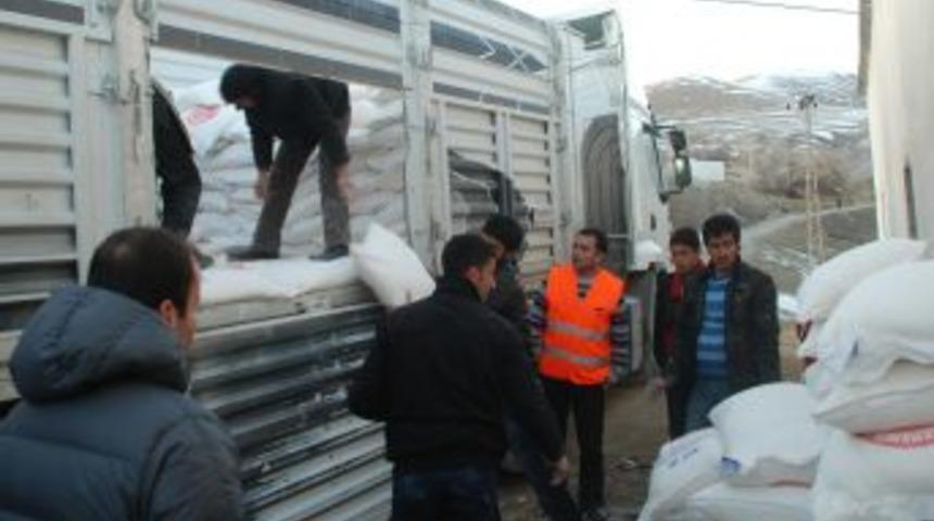 Van&rsquo;ın Ocaklı k&ouml;y&uuml;ne ilk gıda yardımı Kayseri&rsquo;den ulaştı
