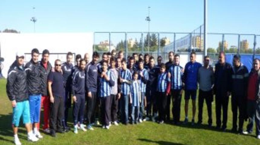 Otistik &ccedil;ocuklar Demirspor&rsquo;u ziyaret etti