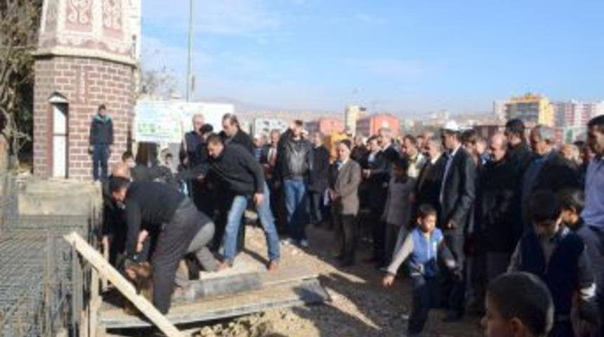 Hacı Abd&uuml;lmecid Ekin Camii'nin temeli t&ouml;renle atıldı