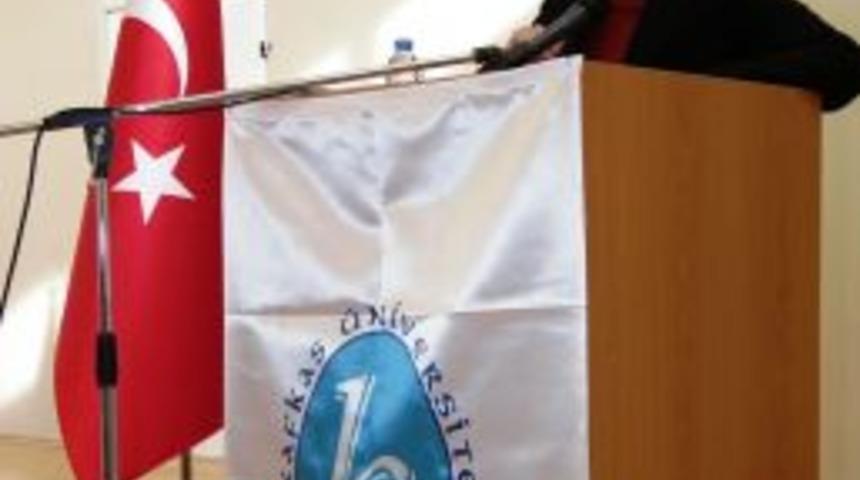 "Sadece &ouml;l&uuml;lerin duyguları yoktur, sadece &ouml;l&uuml;ler d&uuml;ş&uuml;nemezler fikirleri yoktur."