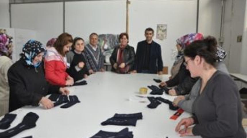 Ev hanımları t&uuml;keten değil, &uuml;reten olacak