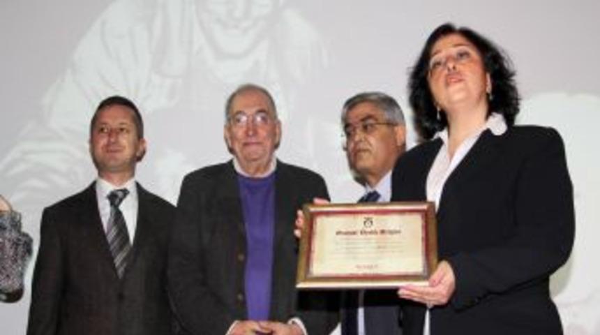 Şair Hilmi Yavuz: Tesir&ndash;i sihirk&acirc;r, şiirin m&uuml;zik etkisidir