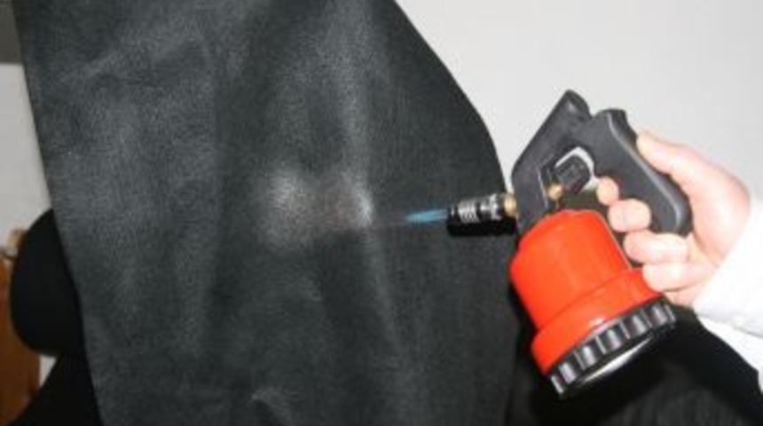 Yanmaz kumaş, depremzedelere umut oldu