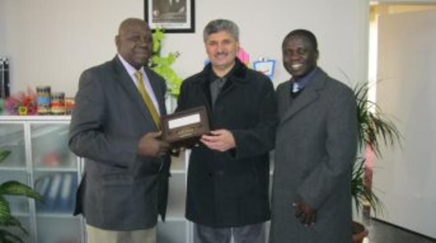 Gana Dışişleri Bakanı, Ali K&uuml;&ccedil;&uuml;ksucu &Ccedil;ocuk Akademisi'ne hayran kaldı