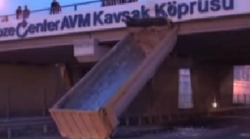 Damper, &uuml;st ge&ccedil;itte asılı kaldı