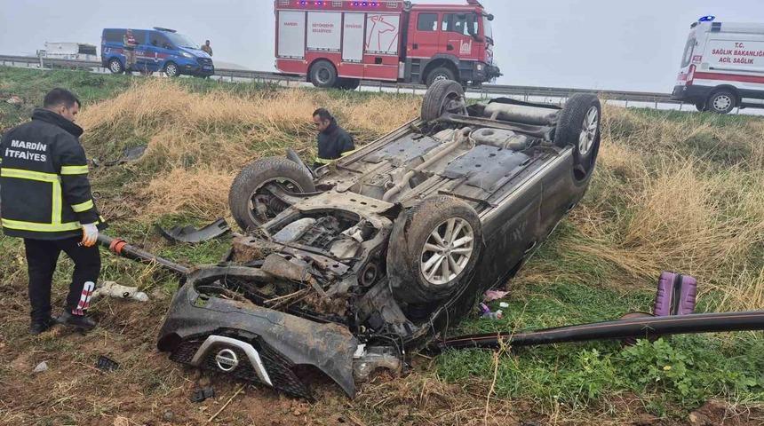 Mardin’de otomobil şarampole devrildi: 3 yaralı