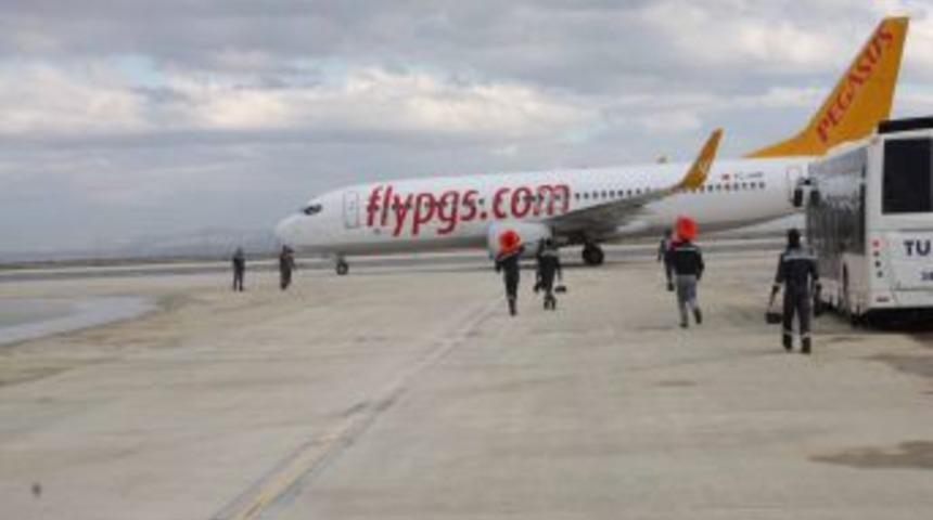 Hatay Havaalanı yeniden ulaşıma a&ccedil;ıldı