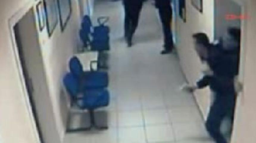 Polis merkezinde 'esas duruş' kavgası