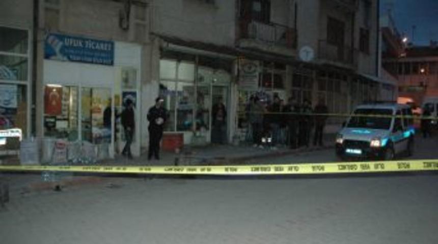 Aralarında husumet bulunan akrabalar kavga etti: 2&rsquo;si ağır 3 yaralı