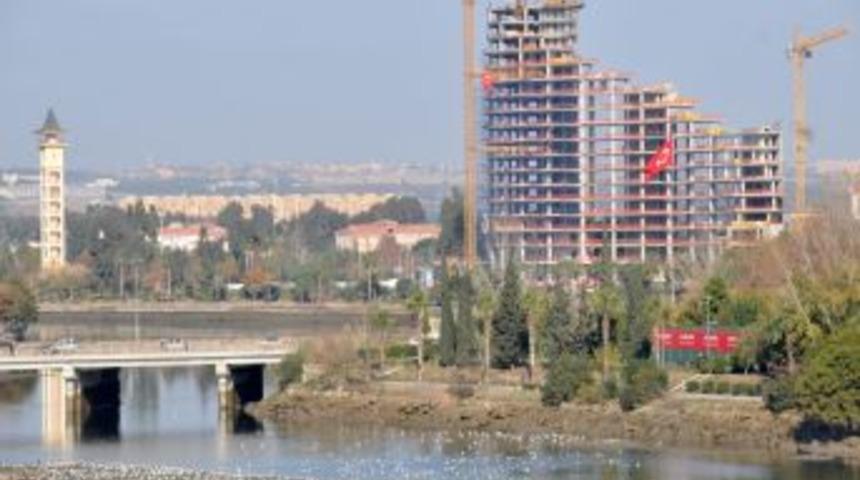 Martılar nehrin g&ouml;r&uuml;nt&uuml;s&uuml;n&uuml; değiştirdi