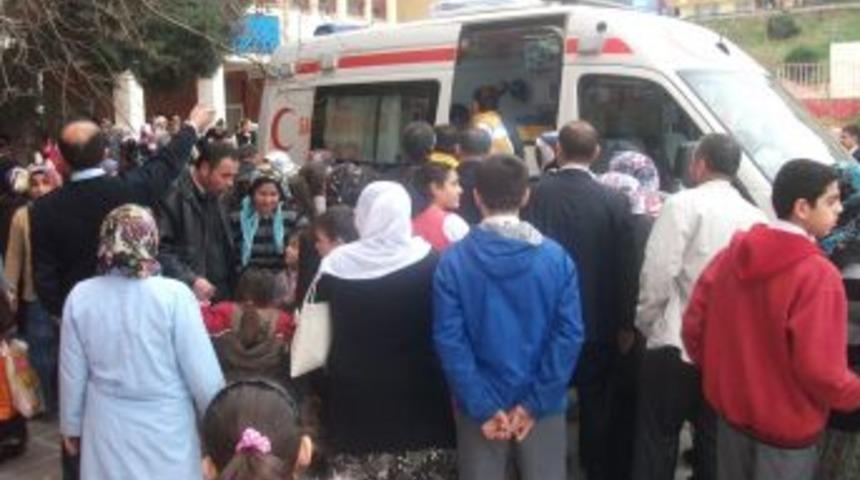 50 &ouml;ğrenci kermesteki yemekten zehirlendi