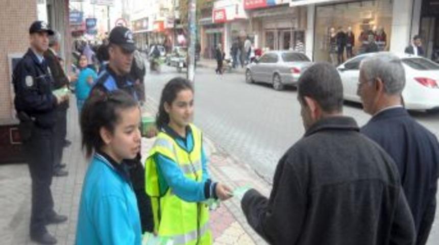 İlk&ouml;ğretim &ouml;ğrencileri vatandaşa 155&rsquo;i anlattı