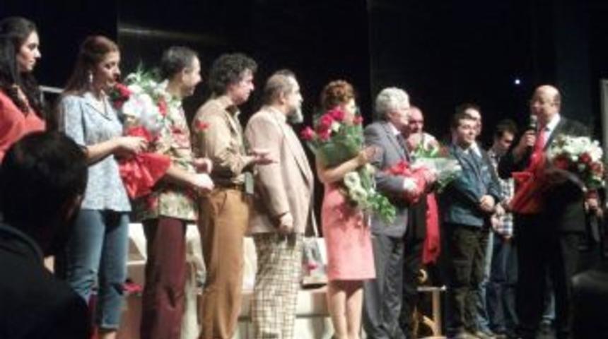 &lsquo;Hangisi Babası&rsquo; komedisi Bakırk&ouml;y tiyatrolarında sahnelendi