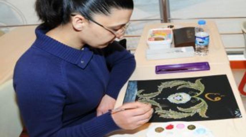 Pursaklar'da hanımlar kurslarda becerilerini geliştiriyor