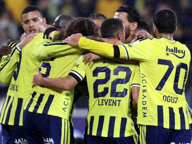 Derbide 90 dakika oynamıştı! Fenerbah&ccedil;e'nin yeni transferi mutlu değil: Ayrılmak istiyorum