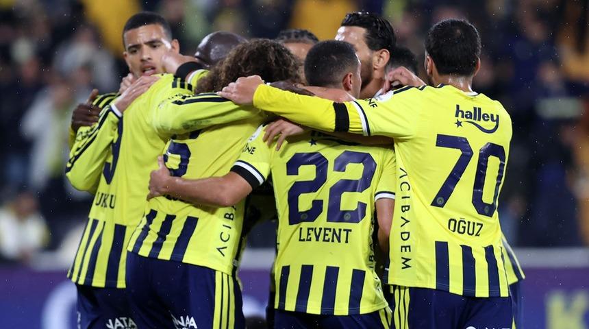 Derbide 90 dakika oynamıştı! Fenerbah&ccedil;e'nin yeni transferi mutlu değil: Ayrılmak istiyorum