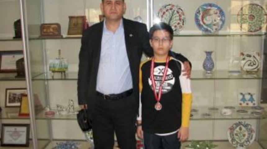 &Ouml;zel Kahramankent satran&ccedil;ta il birincisi oldu