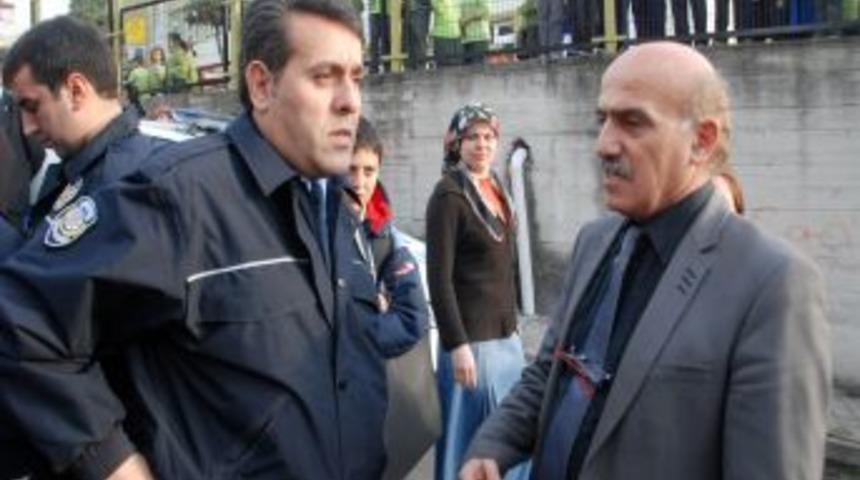 Yaralı &ouml;ğrenciyle sağlık g&ouml;revlileri arasında 'dikiş' pazarlığı