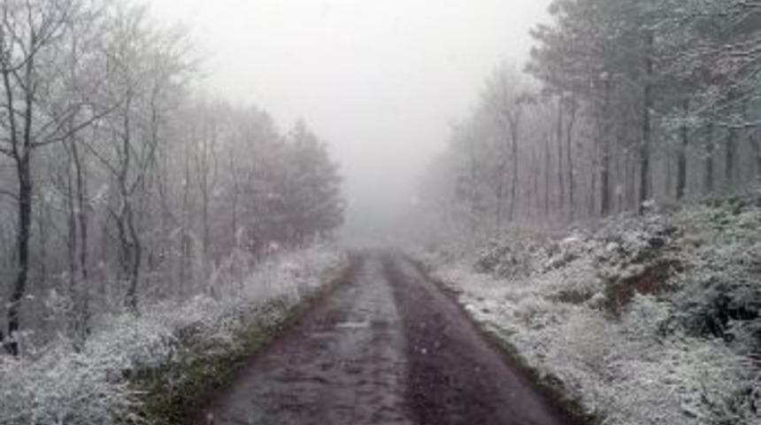 İstanbul'un tepeleri beyaza b&uuml;r&uuml;n&uuml;yor