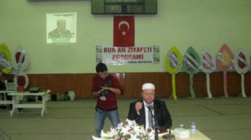 D&uuml;nya Kur'an-ı Kerim okuma birincilerinden Kur'an ziyafeti