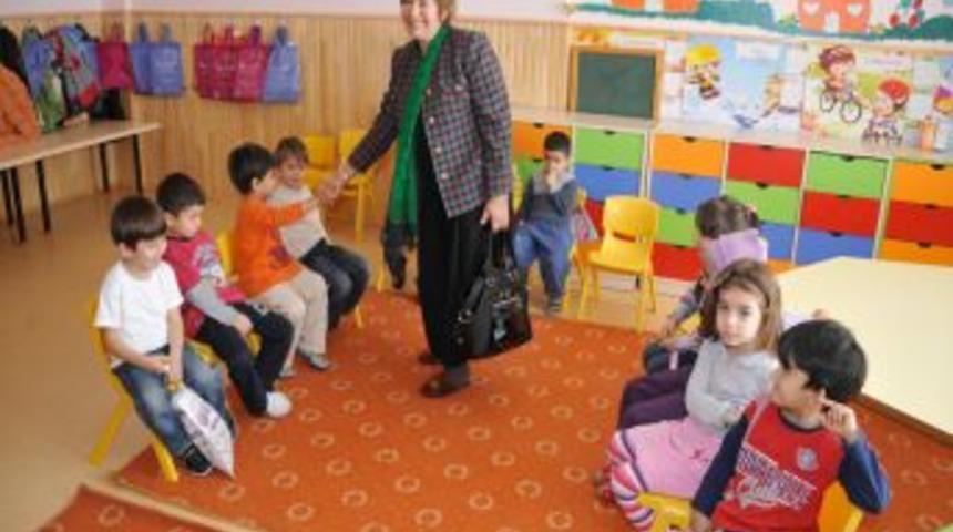 &Ccedil;ocuklar en &ouml;nemli dersi yetişkin bireylerden alır