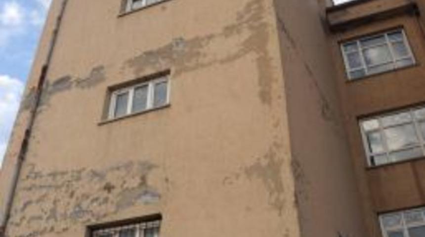 Ergani&rsquo;de &ccedil;&uuml;r&uuml;k okul yapan firmaya soruşturma a&ccedil;ılıyor