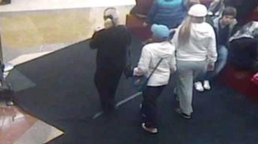 Saniyelik hırsızlık g&uuml;venlik kamerasında