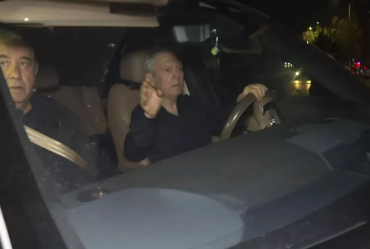 Tesis &ccedil;ıkışı bir araca vurmuştu! 'Aziz Yıldırım' ilanları g&uuml;ndem oldu