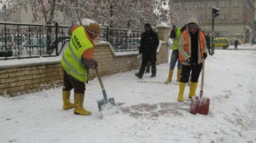 Ağrı'da kar temizliği
