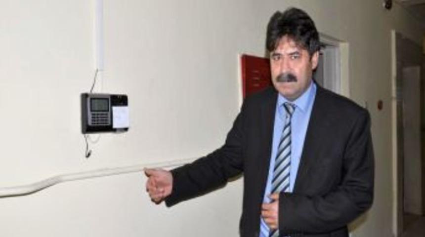 Parmak izi ile mesai takibi sistemi kaldırıldı