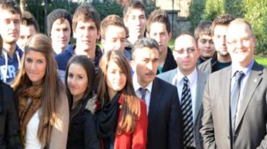 İske&ccedil;eli &ouml;ğrenciler Bursa'yı gezdi