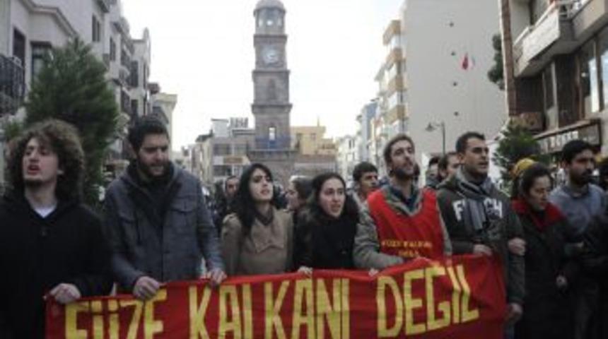 Yolu kapatan eylemcilere vatandaşlar tepki g&ouml;sterdi