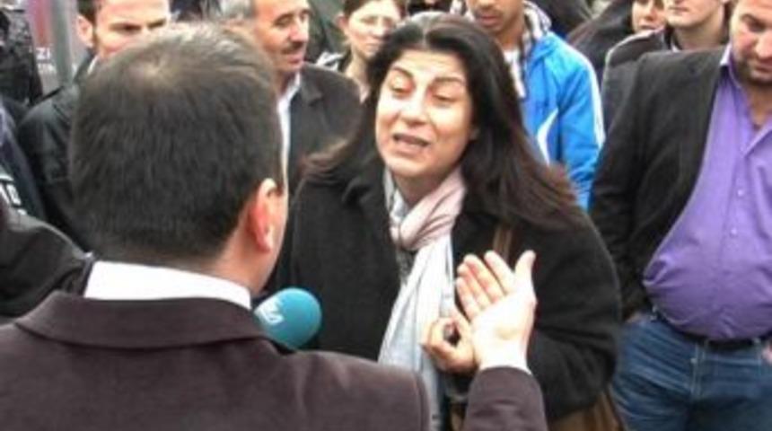 Kadına silah verilmesini isteyen başkana ilk tepki kadınlardan geldi