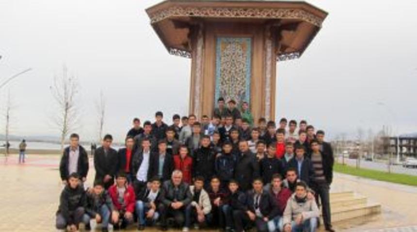 Depremzede &ouml;ğrenciler Kocaeli&rsquo;yi gezdi