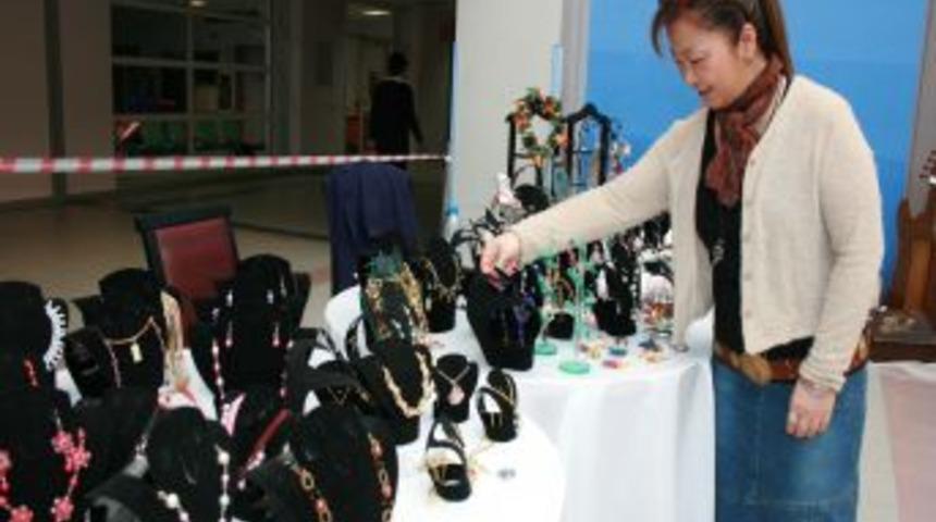 Psikiyatri hastalarından el sanatları sergisi