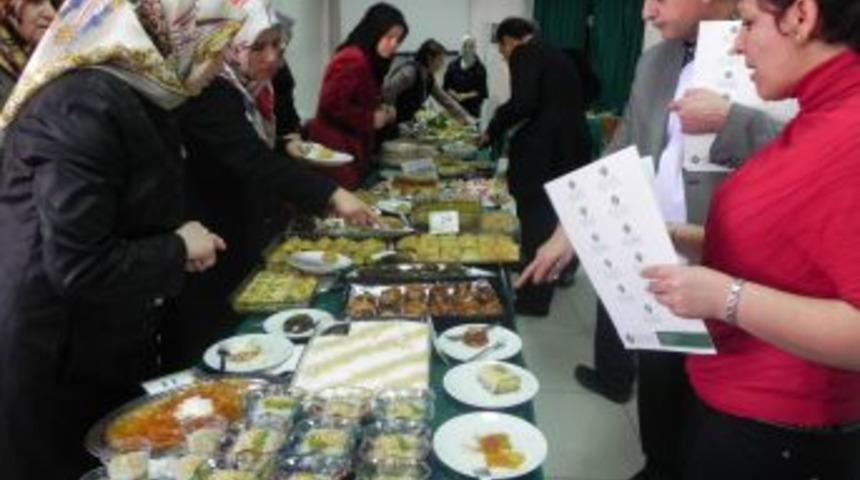 &Ouml;ğrenci anneleri, maharetlerini yemekte g&ouml;sterdi