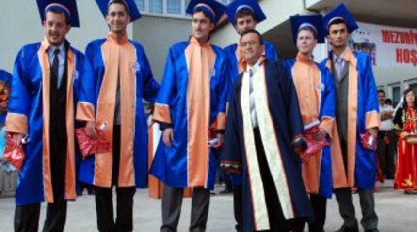 Kanser tedavisi g&ouml;ren &ouml;ğretim &uuml;yesi, hayatını kaybetti