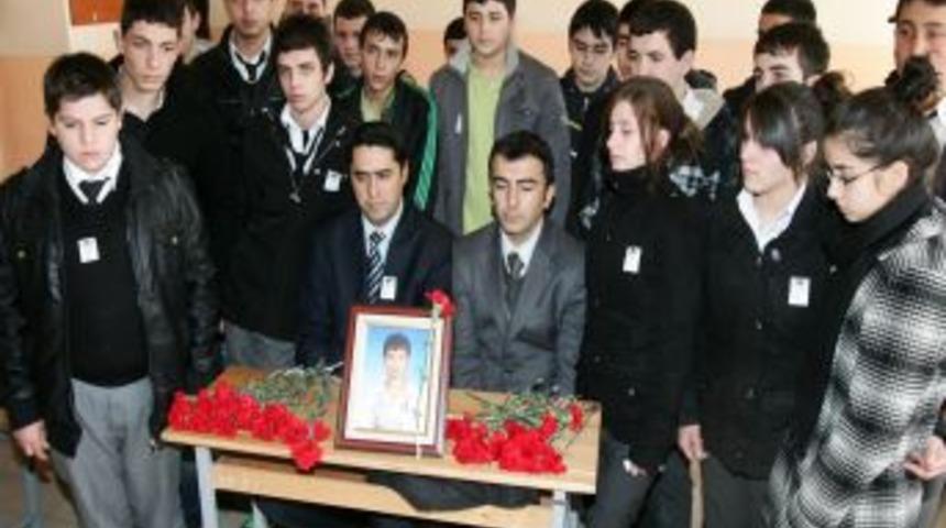 Derste elektrik akımına kapılarak &ouml;len &ouml;ğrenci g&ouml;zyaşlarıyla toprağa verildi