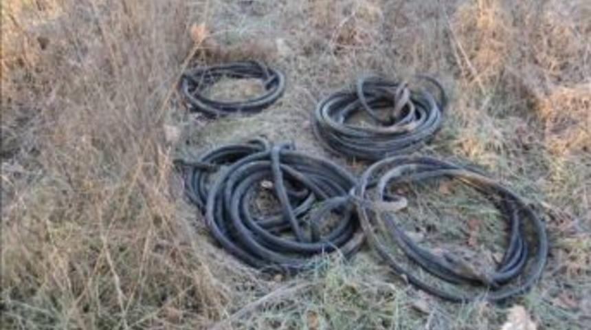 Eğirdir&rsquo;de telefon ve elektrik kablolarını &ccedil;alan kişi yakalandı