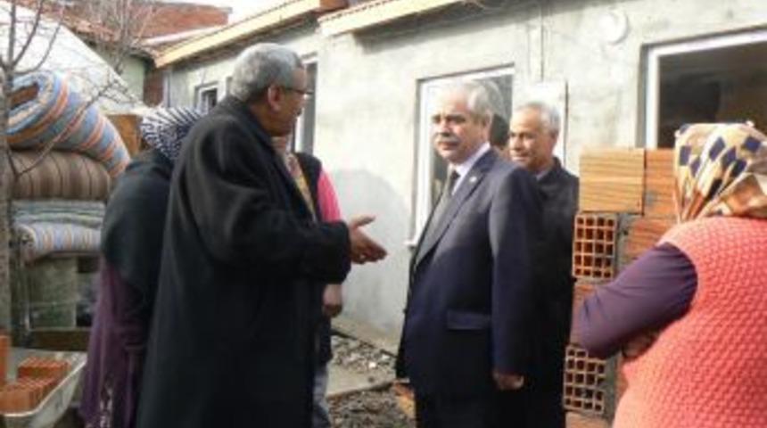 Belediyeden evleri yanan vatandaşlara yardım