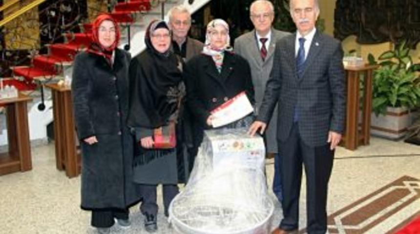 Vali Harput&rsquo;tan k&ouml;yl&uuml; kadınlara hamur yoğurma makinesi