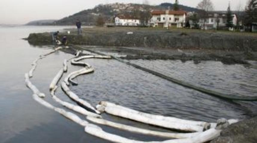 Okulun yakıt tankından sızan akaryakıt, Sapanca G&ouml;l&uuml;'ne aktı