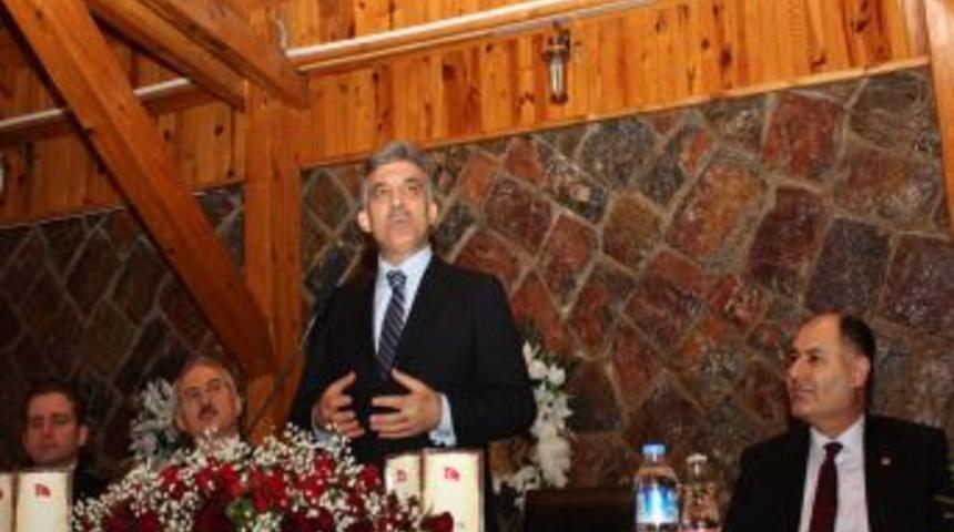 Cumhurbaşkanı G&uuml;l Niğde'de halkla kucaklaştı