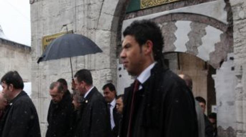 Başbakan&rsquo;ın namaz kıldığı camide hutbe İngilizce de okundu