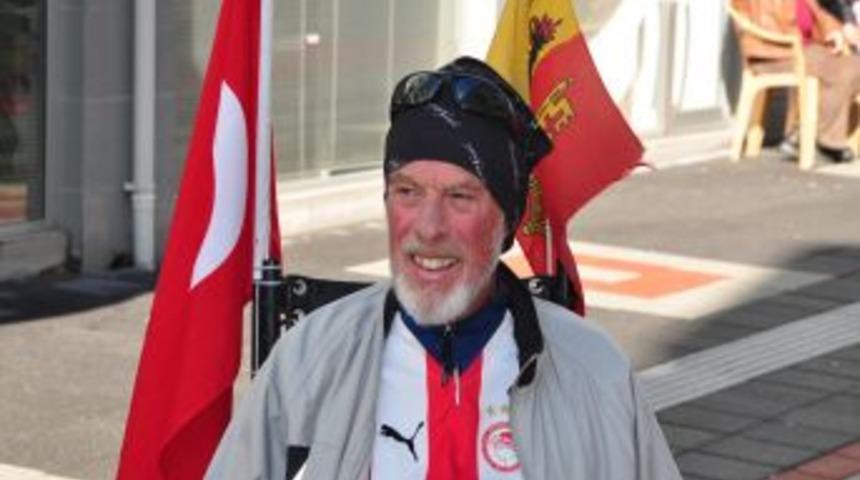 D&uuml;nya barışı i&ccedil;in bisikleti ile 52 &uuml;lke gezdi