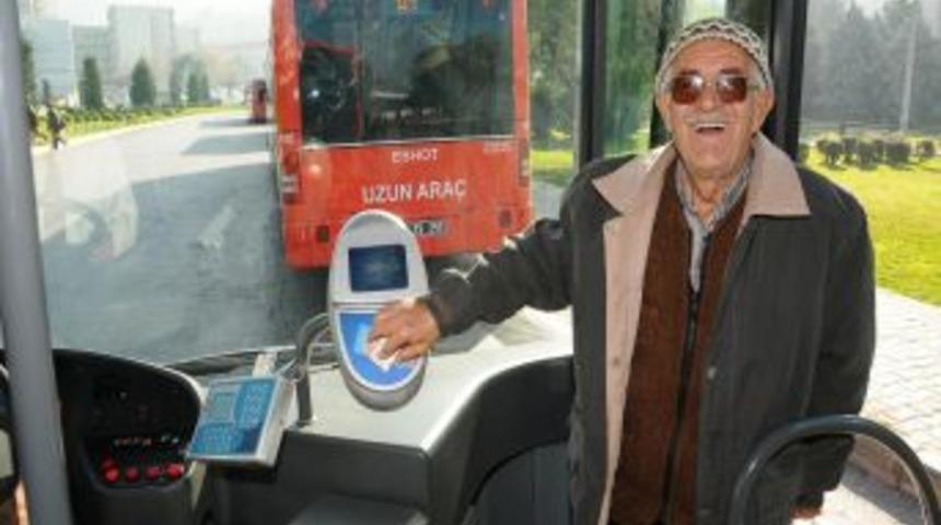 İzmir'de 60 Yaş Kartı'nı bitiremeyenler belediyeden &ccedil;&ouml;z&uuml;m istedi