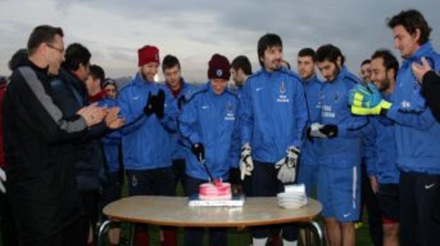 Trabzonspor'da Cech'e doğum g&uuml;n&uuml; kutlaması
