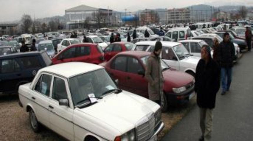 İkinci el ara&ccedil; tescilinde 2 milyar lira vatandaşın cebinde kaldı