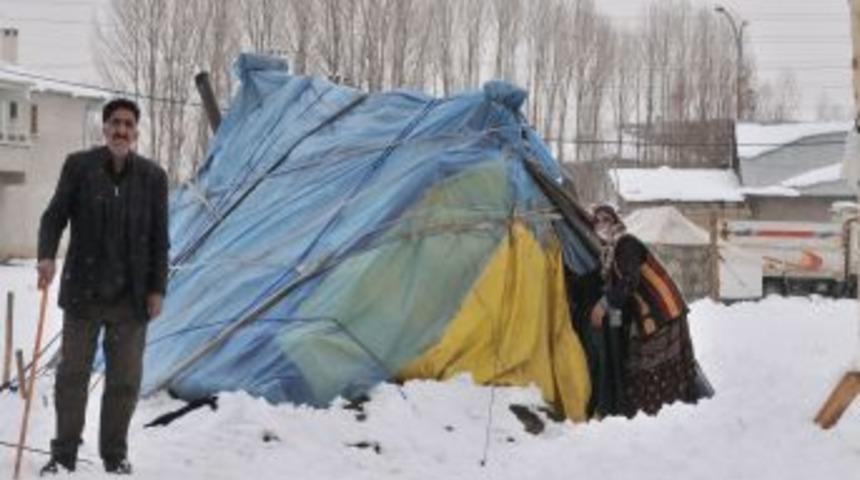 Kar, deprem b&ouml;lgesinde hayatı olumsuz etkiledi