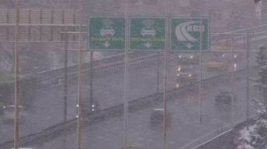 Boğazi&ccedil;i K&ouml;pr&uuml;s&uuml;'nde sis sebebiyle trafik yavaş ilerliyor